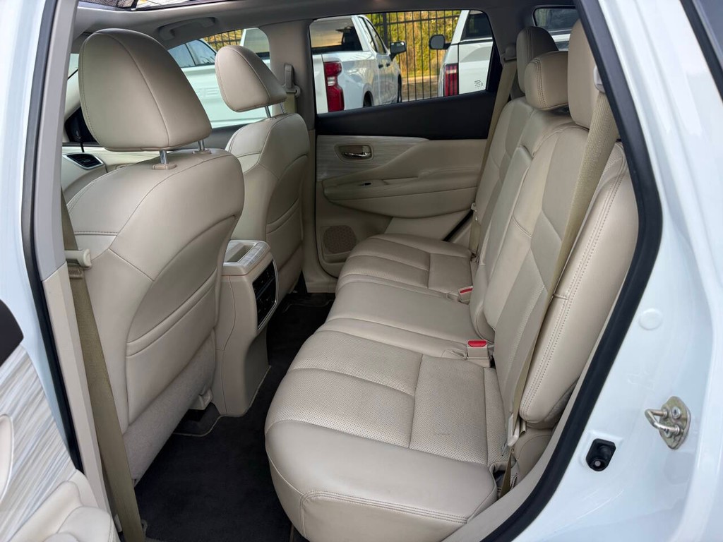 Nissan Murano Vehicle Full-screen Gallery Image 13