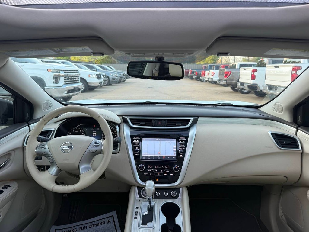 Nissan Murano Vehicle Full-screen Gallery Image 17