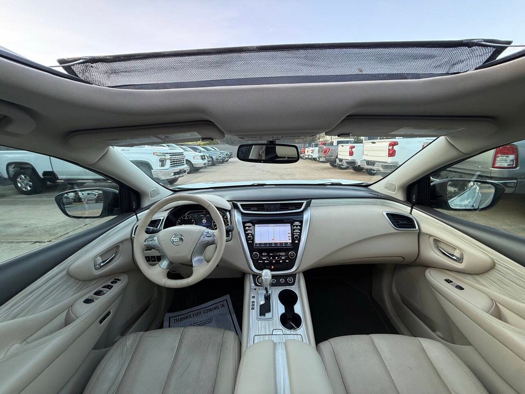 Nissan Murano Vehicle Full-screen Gallery Image 18