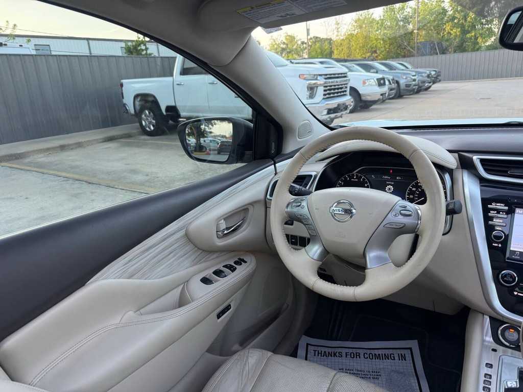 Nissan Murano Vehicle Full-screen Gallery Image 19