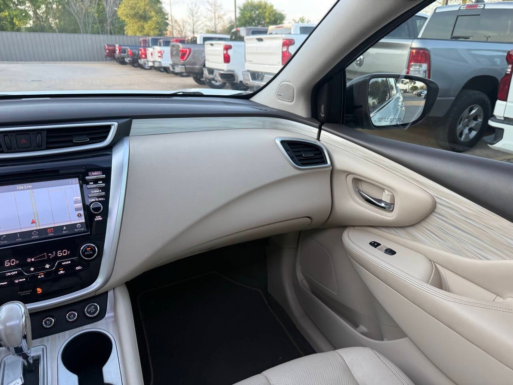 Nissan Murano Vehicle Full-screen Gallery Image 20