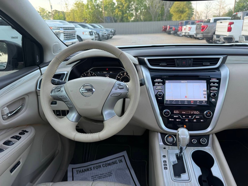 Nissan Murano Vehicle Full-screen Gallery Image 21