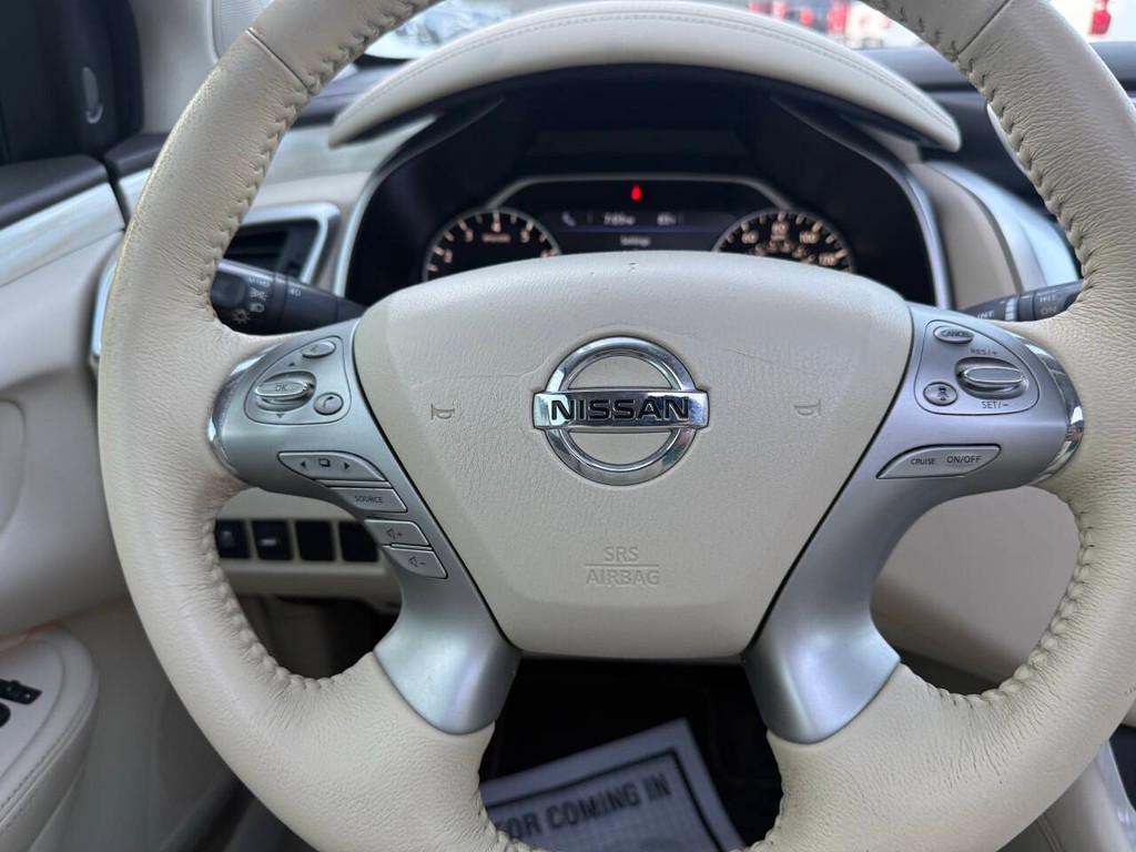 Nissan Murano Vehicle Full-screen Gallery Image 23