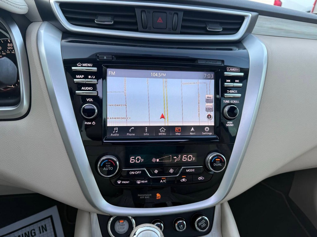 Nissan Murano Vehicle Full-screen Gallery Image 24