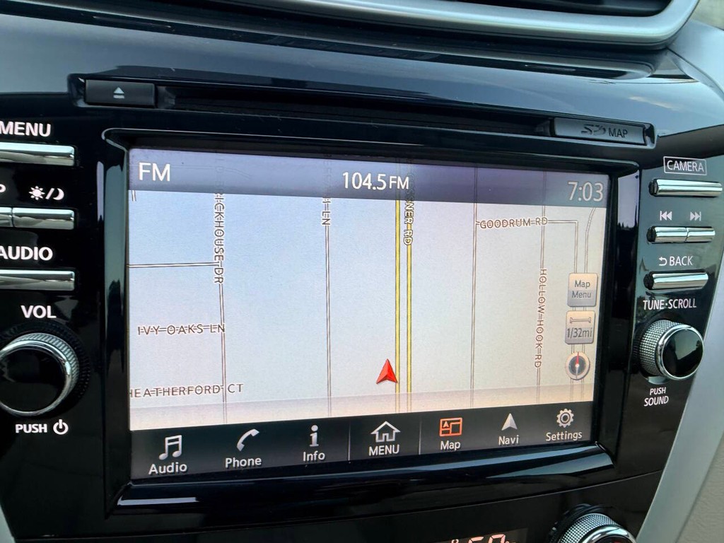 Nissan Murano Vehicle Full-screen Gallery Image 25