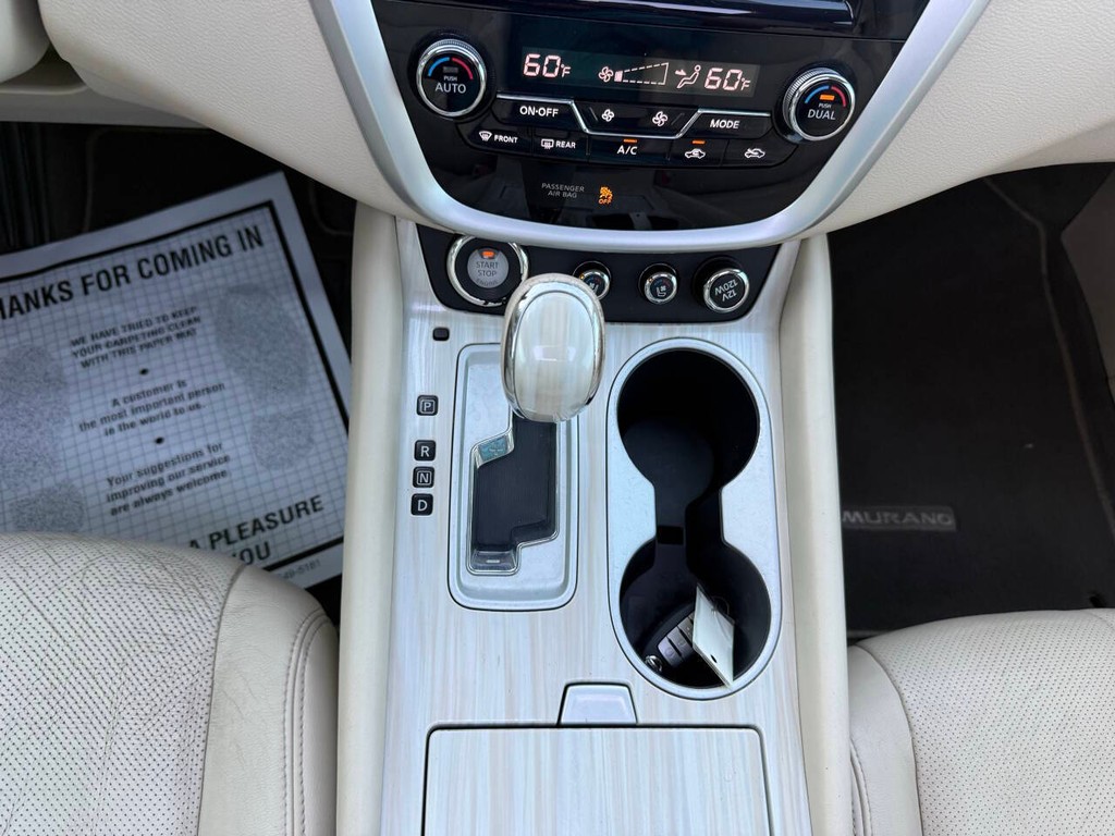 Nissan Murano Vehicle Full-screen Gallery Image 28