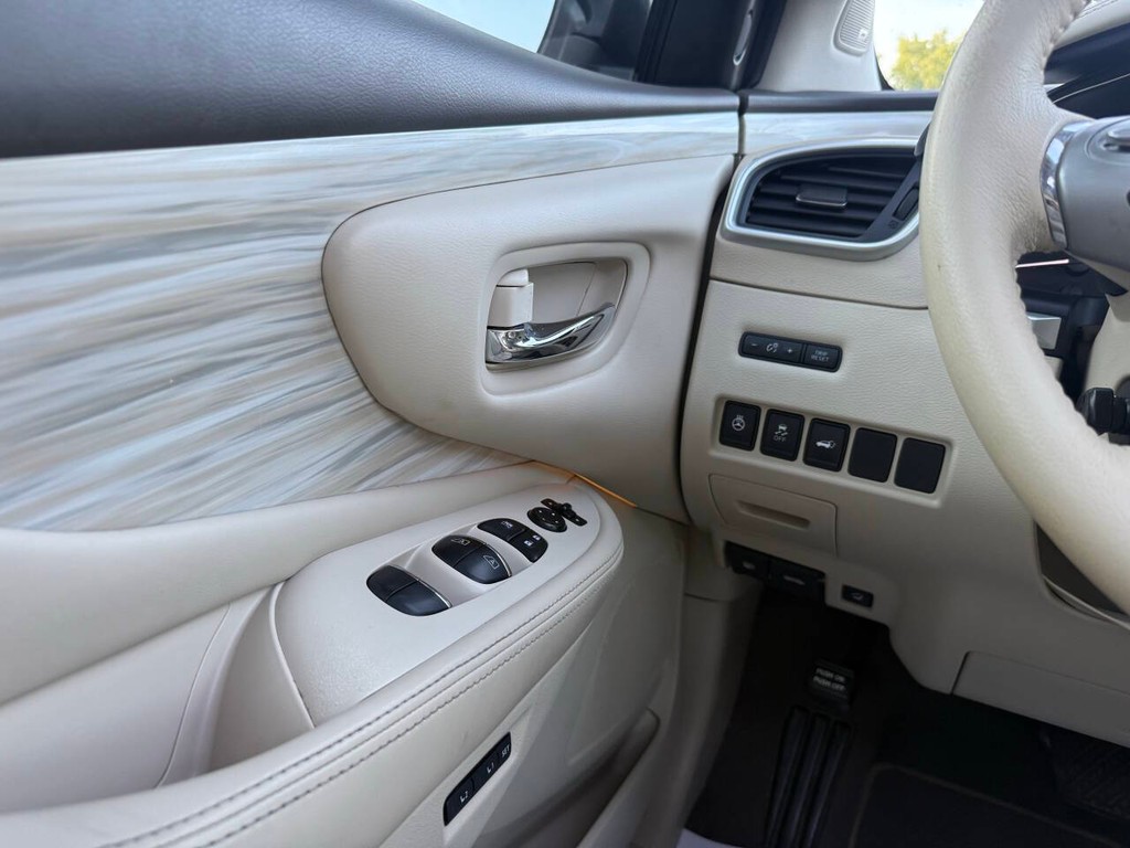 Nissan Murano Vehicle Full-screen Gallery Image 29