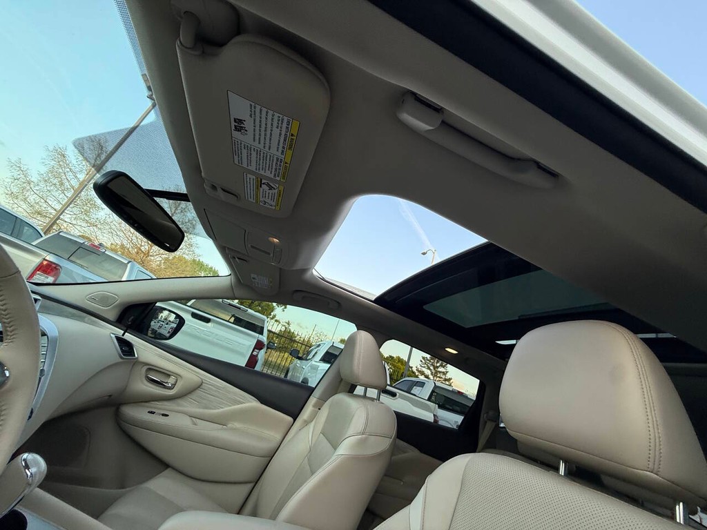 Nissan Murano Vehicle Full-screen Gallery Image 30