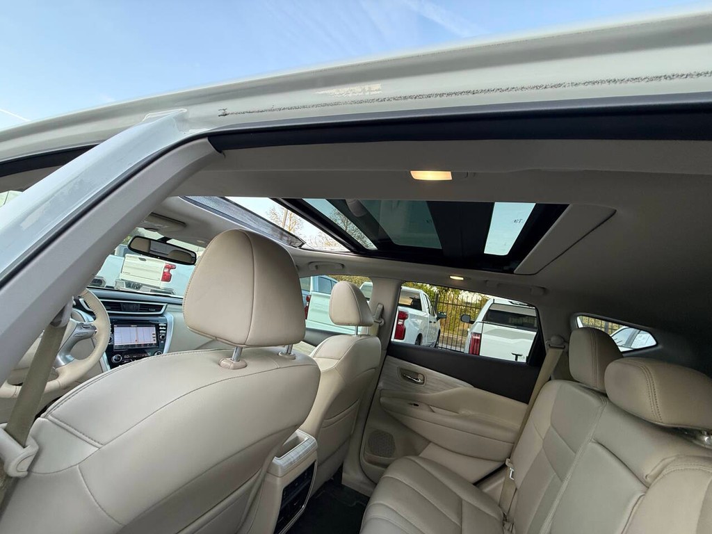 Nissan Murano Vehicle Full-screen Gallery Image 31