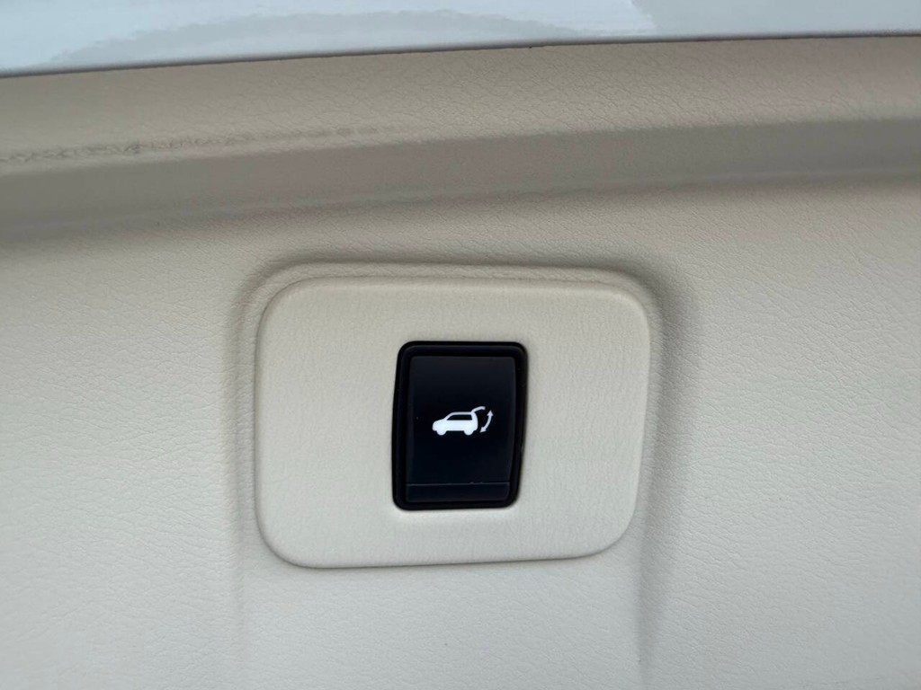 Nissan Murano Vehicle Full-screen Gallery Image 38