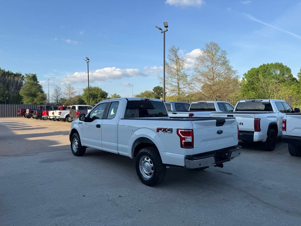Ford F-150 Vehicle Full-screen Gallery Image 04