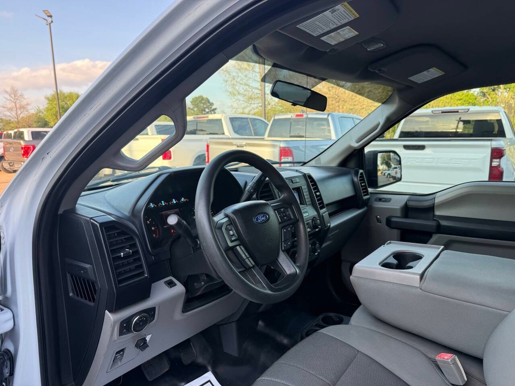 Ford F-150 Vehicle Full-screen Gallery Image 06