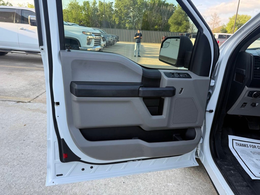 Ford F-150 Vehicle Full-screen Gallery Image 08