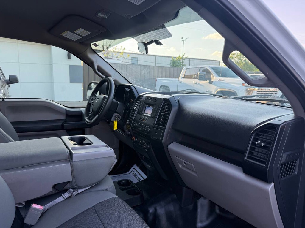 Ford F-150 Vehicle Full-screen Gallery Image 09