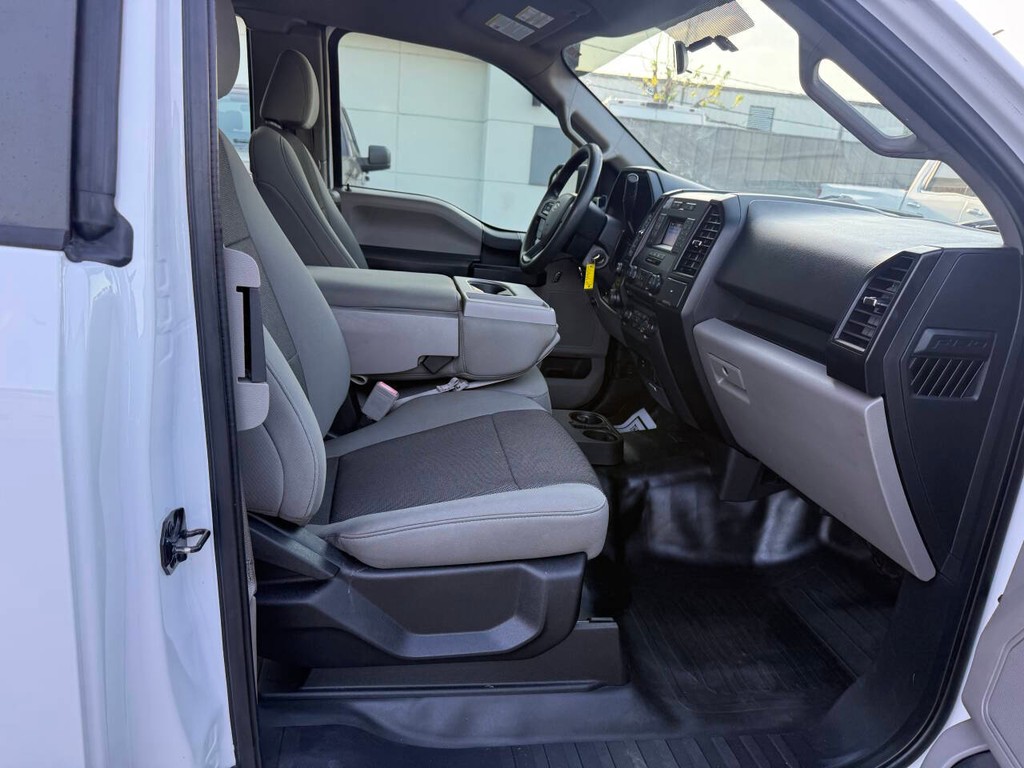 Ford F-150 Vehicle Full-screen Gallery Image 10