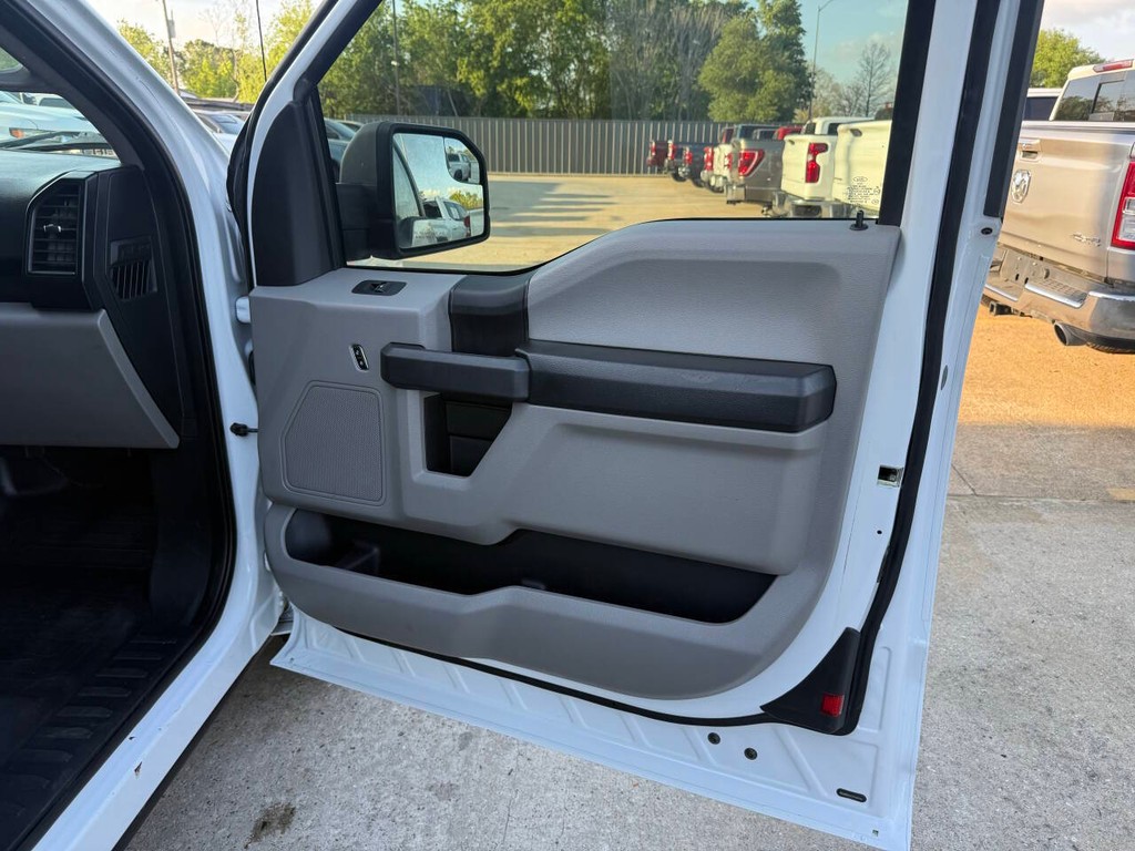 Ford F-150 Vehicle Full-screen Gallery Image 11