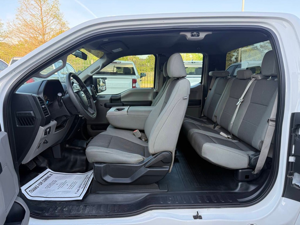 Ford F-150 Vehicle Full-screen Gallery Image 12