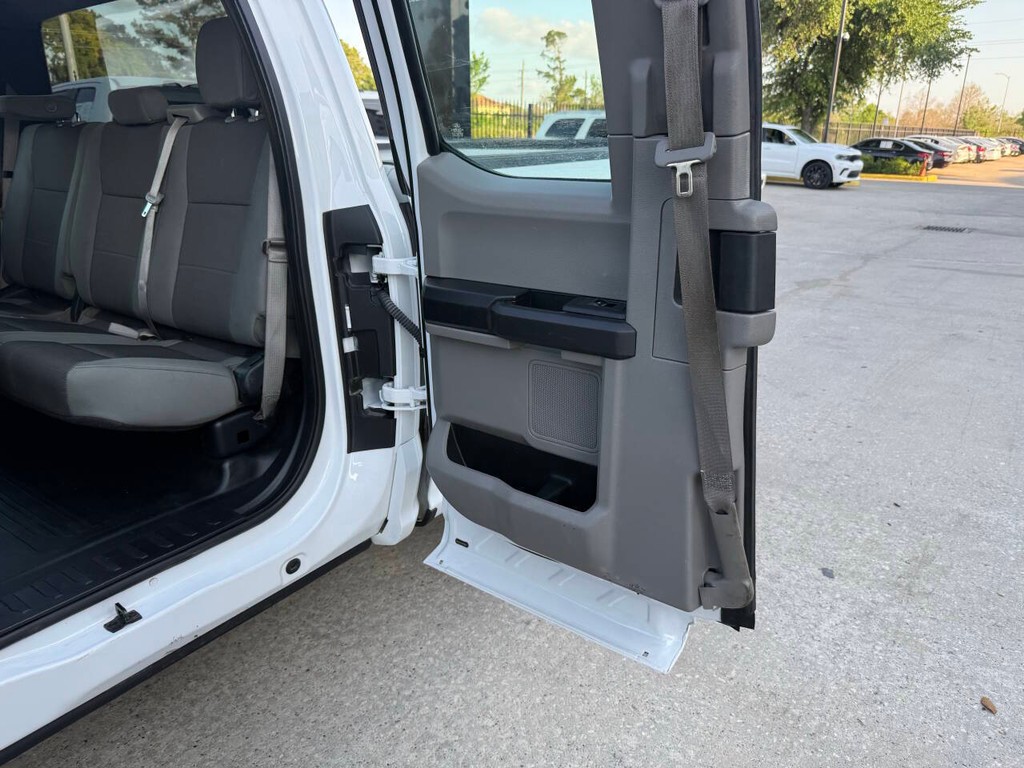 Ford F-150 Vehicle Full-screen Gallery Image 13