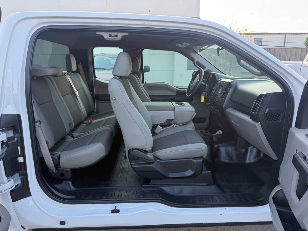 Ford F-150 Vehicle Full-screen Gallery Image 14