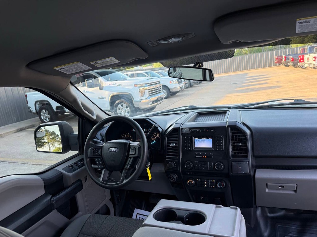 Ford F-150 Vehicle Full-screen Gallery Image 16