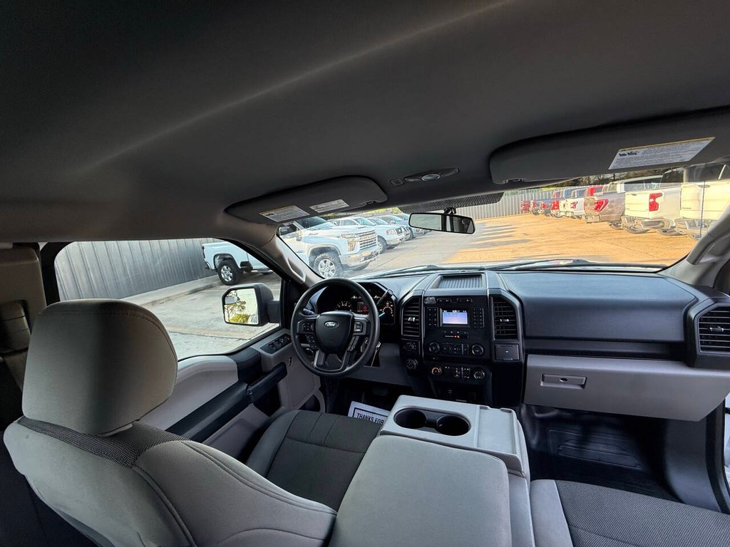 Ford F-150 Vehicle Full-screen Gallery Image 17