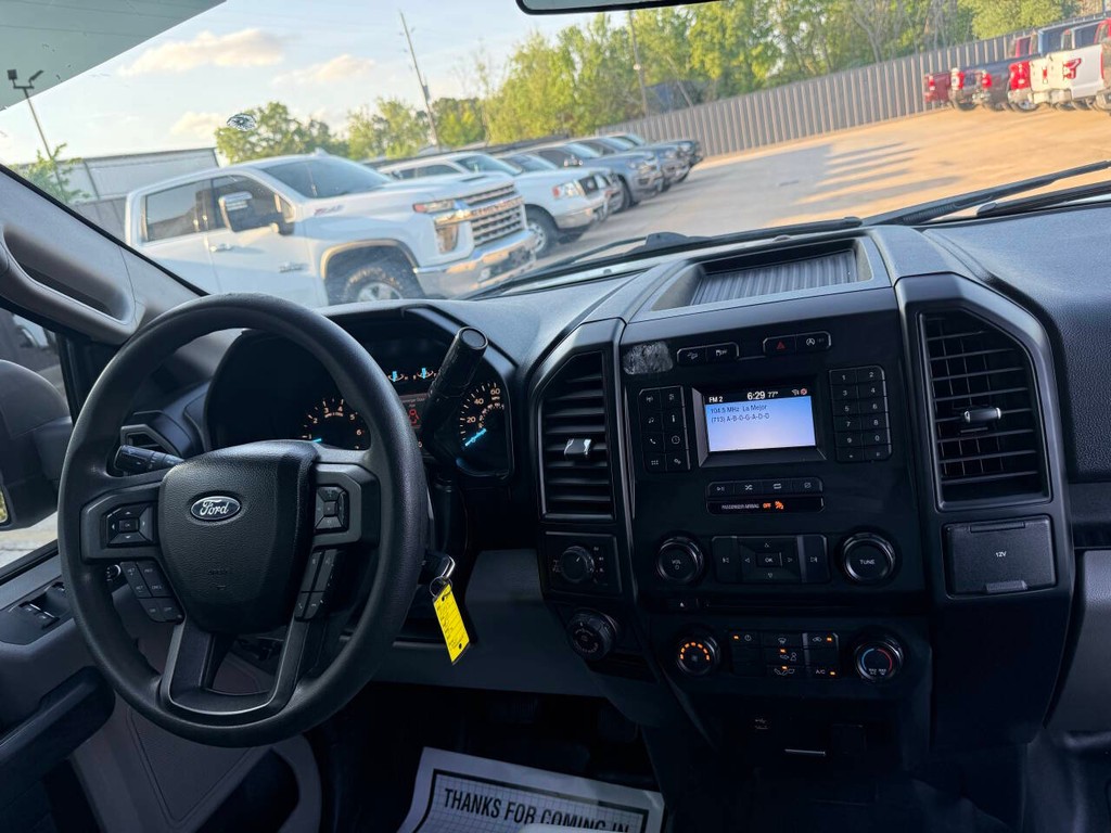 Ford F-150 Vehicle Full-screen Gallery Image 18