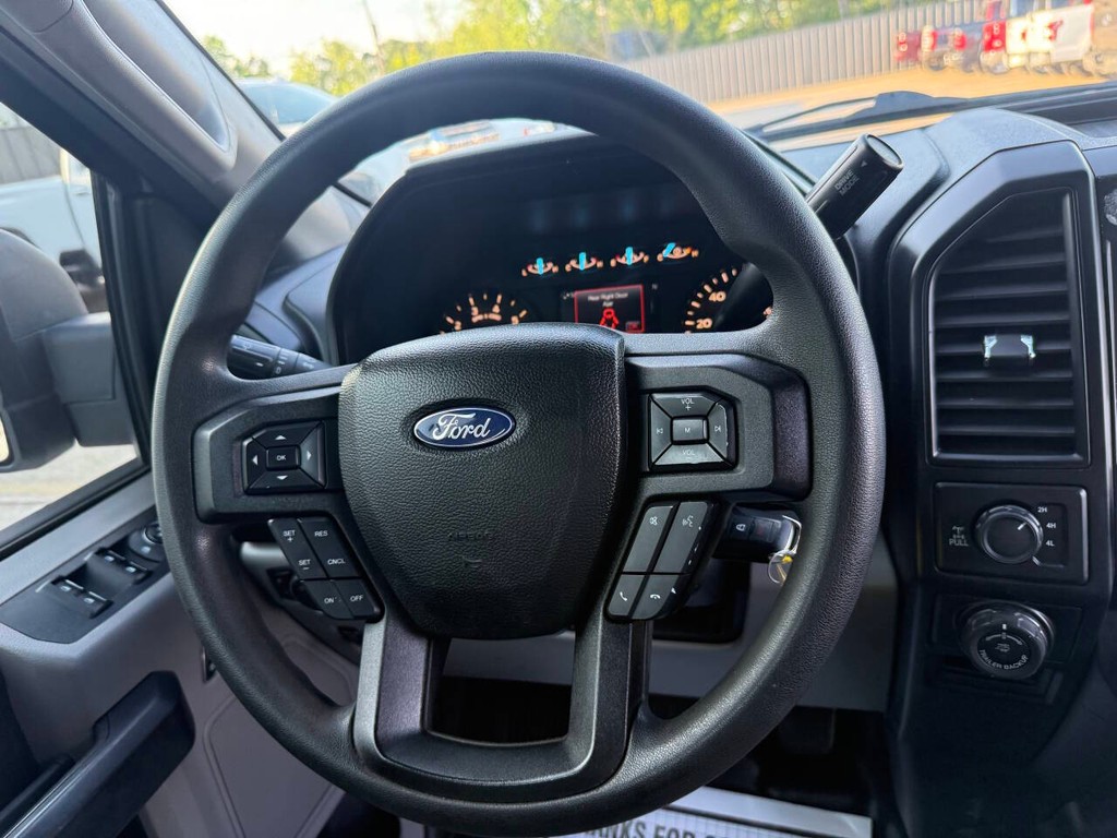 Ford F-150 Vehicle Full-screen Gallery Image 19