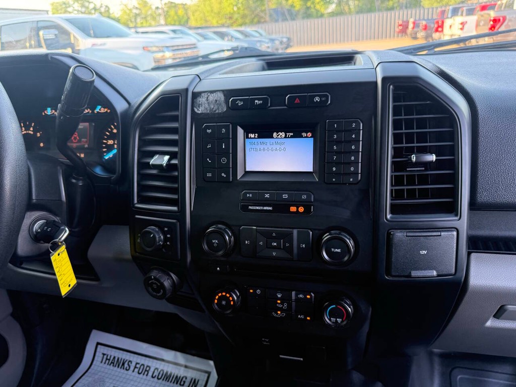 Ford F-150 Vehicle Full-screen Gallery Image 21