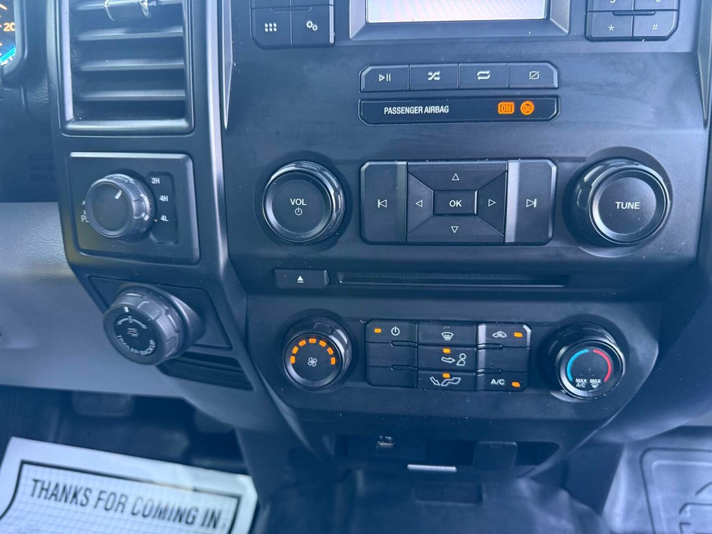 Ford F-150 Vehicle Full-screen Gallery Image 25