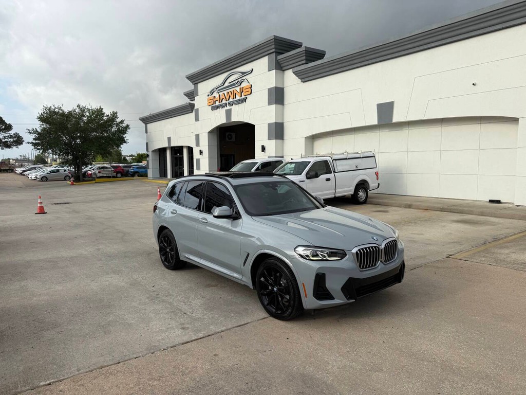 BMW X3 Vehicle Full-screen Gallery Image 02