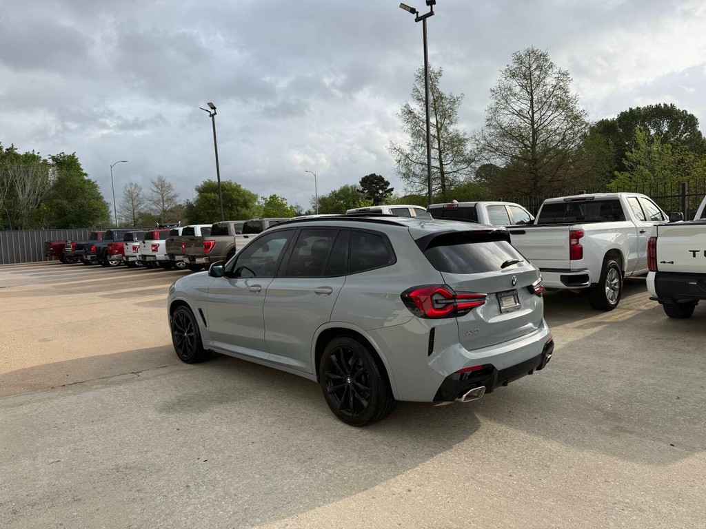 BMW X3 Vehicle Full-screen Gallery Image 04