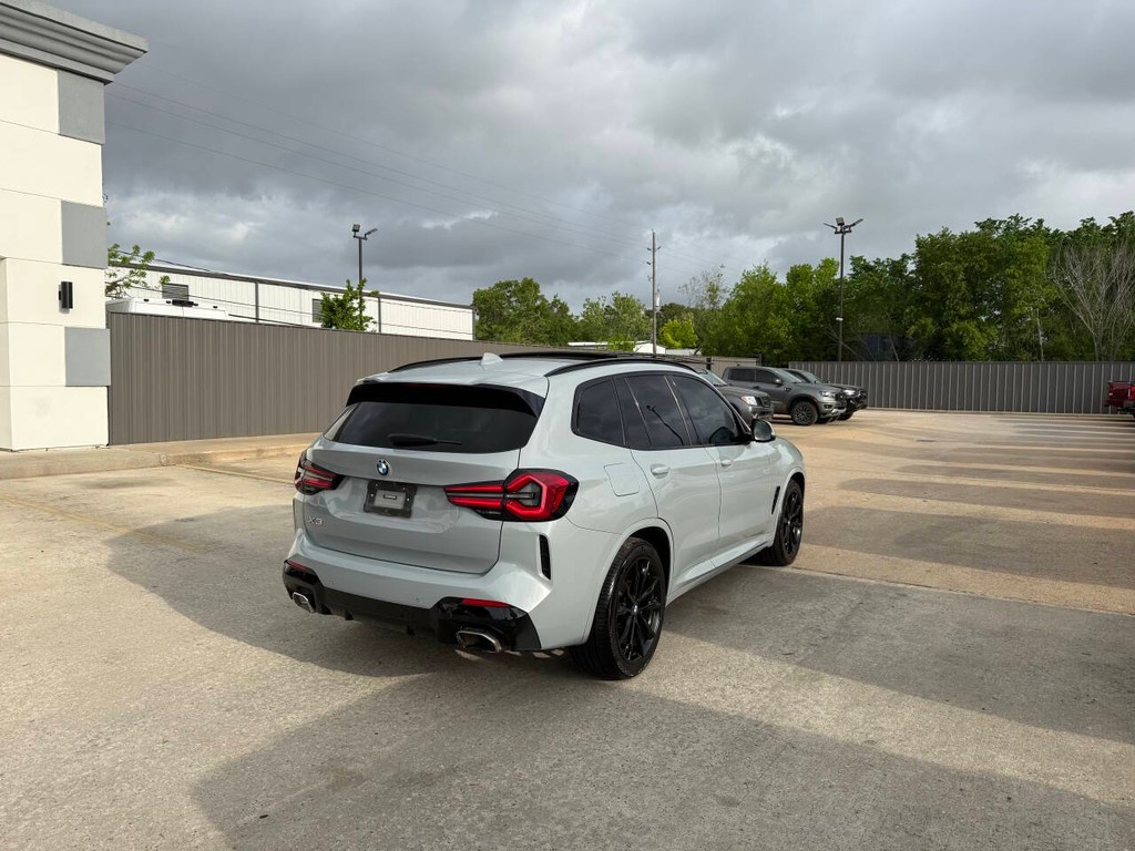 BMW X3 Vehicle Full-screen Gallery Image 05