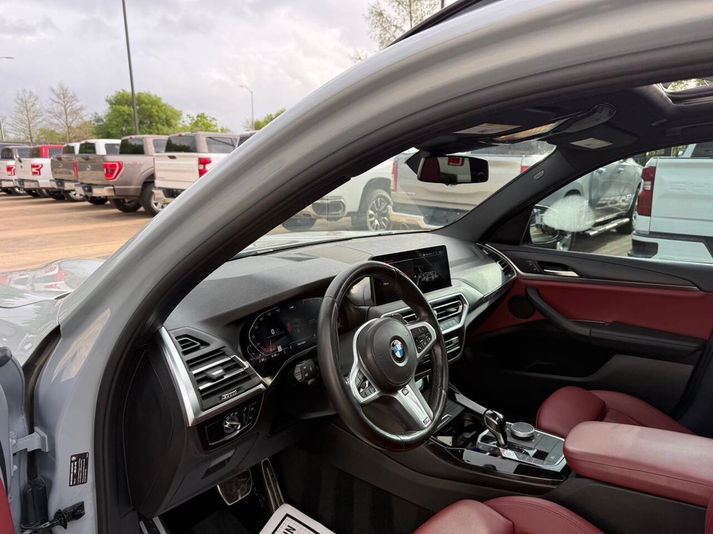 BMW X3 Vehicle Full-screen Gallery Image 06