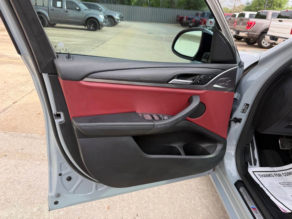 BMW X3 Vehicle Full-screen Gallery Image 08