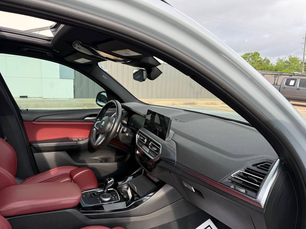 BMW X3 Vehicle Full-screen Gallery Image 09