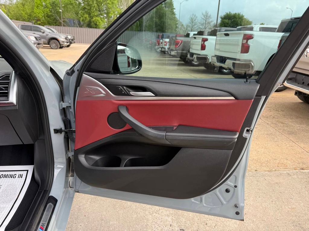 BMW X3 Vehicle Full-screen Gallery Image 11