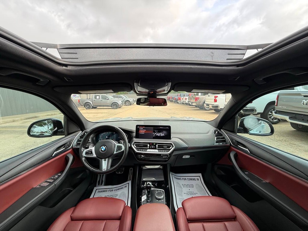 BMW X3 Vehicle Full-screen Gallery Image 18