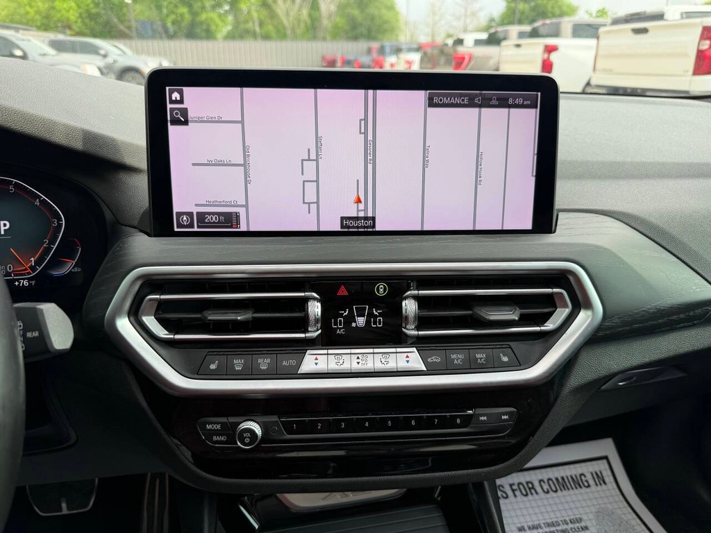 BMW X3 Vehicle Full-screen Gallery Image 24