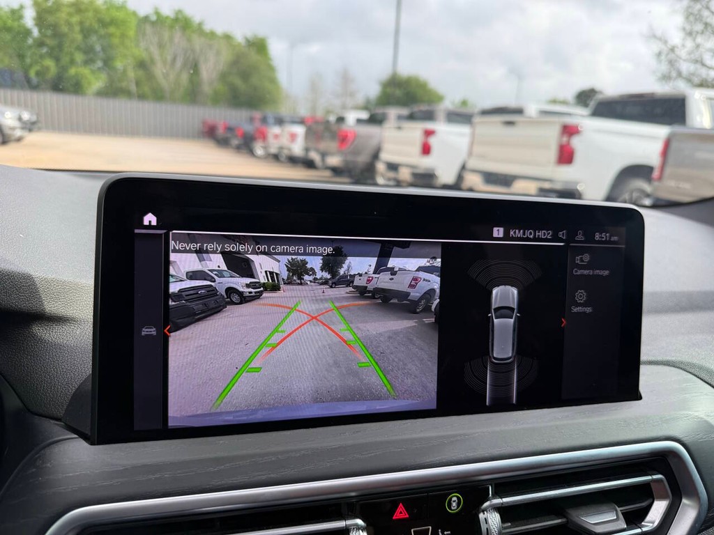 BMW X3 Vehicle Full-screen Gallery Image 25