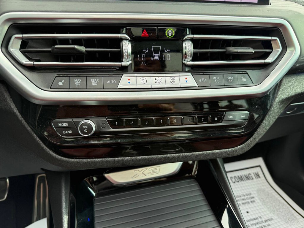 BMW X3 Vehicle Full-screen Gallery Image 28