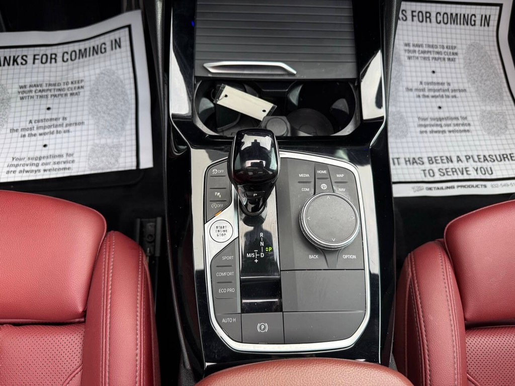 BMW X3 Vehicle Full-screen Gallery Image 29