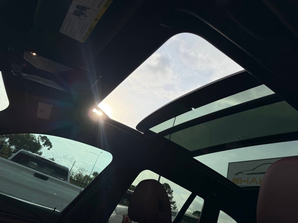 BMW X3 Vehicle Full-screen Gallery Image 31