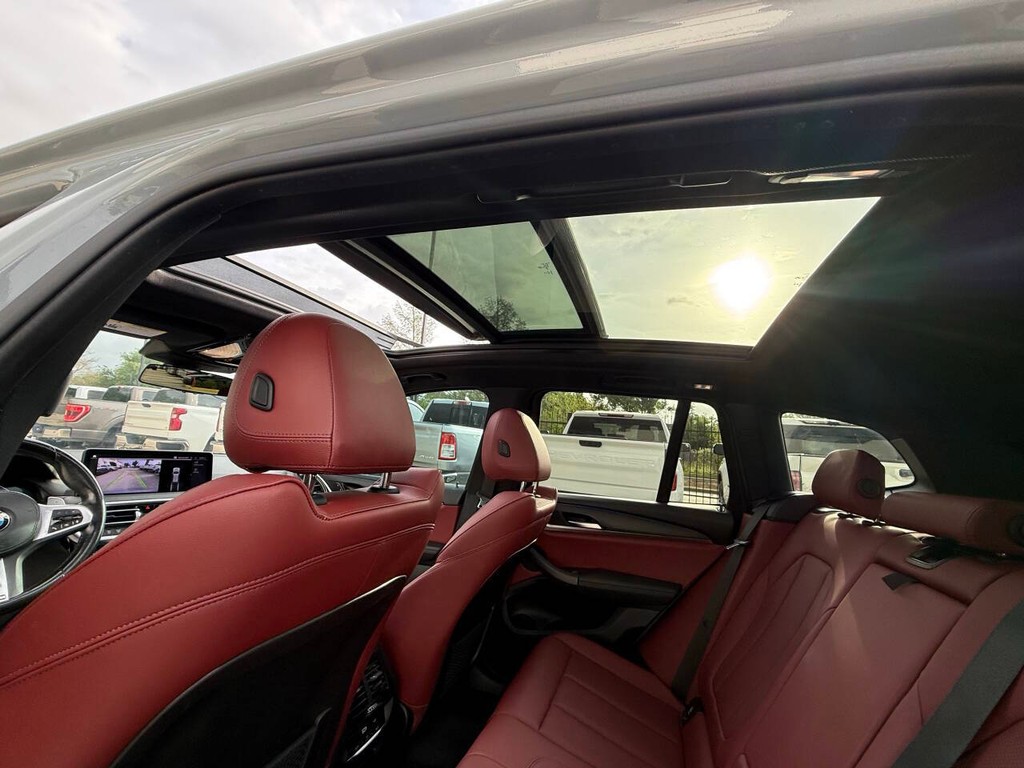 BMW X3 Vehicle Full-screen Gallery Image 32