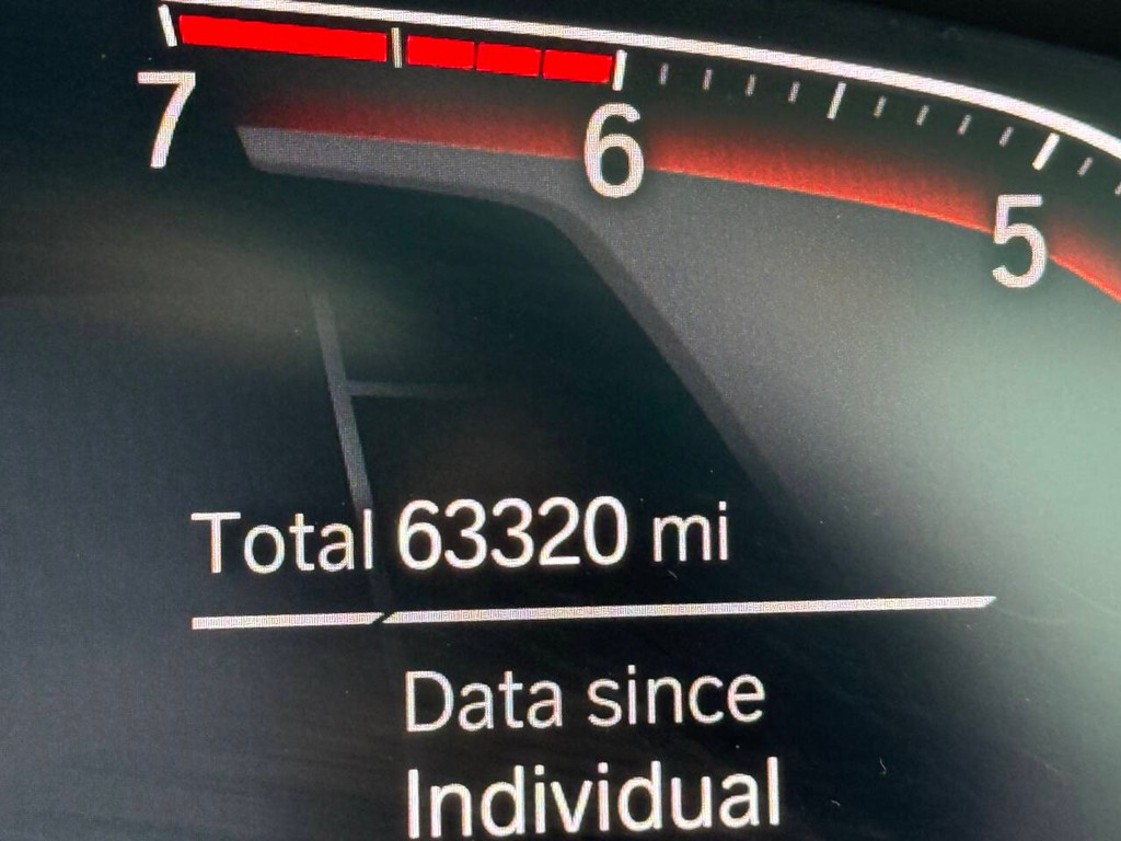 BMW X3 Vehicle Full-screen Gallery Image 34