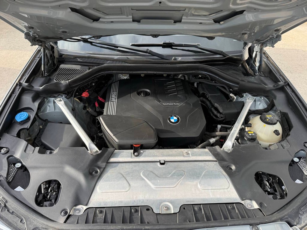 BMW X3 Vehicle Full-screen Gallery Image 36