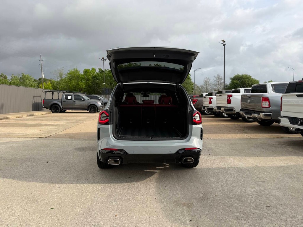 BMW X3 Vehicle Full-screen Gallery Image 38