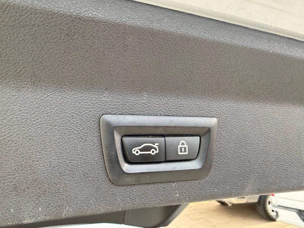 BMW X3 Vehicle Full-screen Gallery Image 39