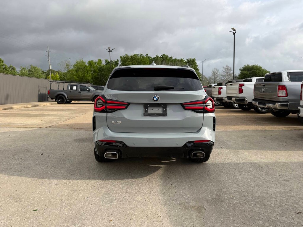 BMW X3 Vehicle Full-screen Gallery Image 40