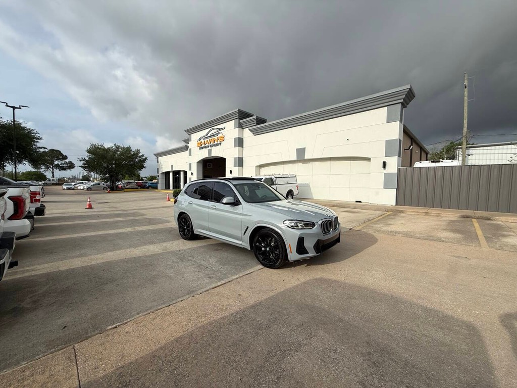 BMW X3 Vehicle Full-screen Gallery Image 46