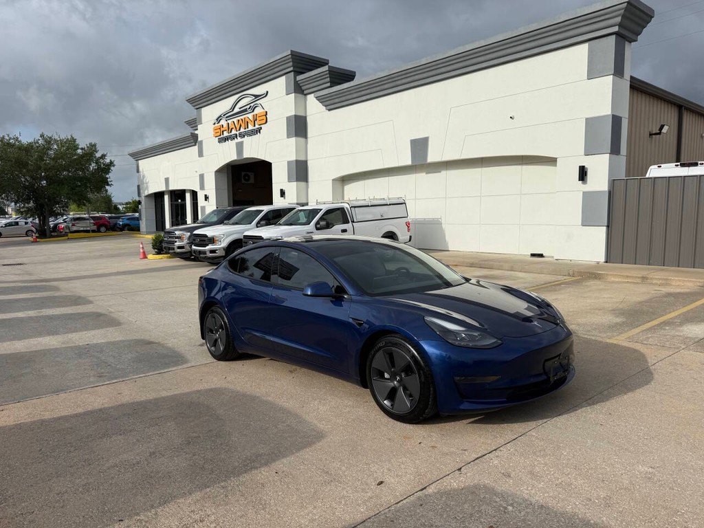 Tesla Model 3 Vehicle Full-screen Gallery Image 02